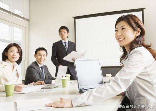 国产硬上白领在线